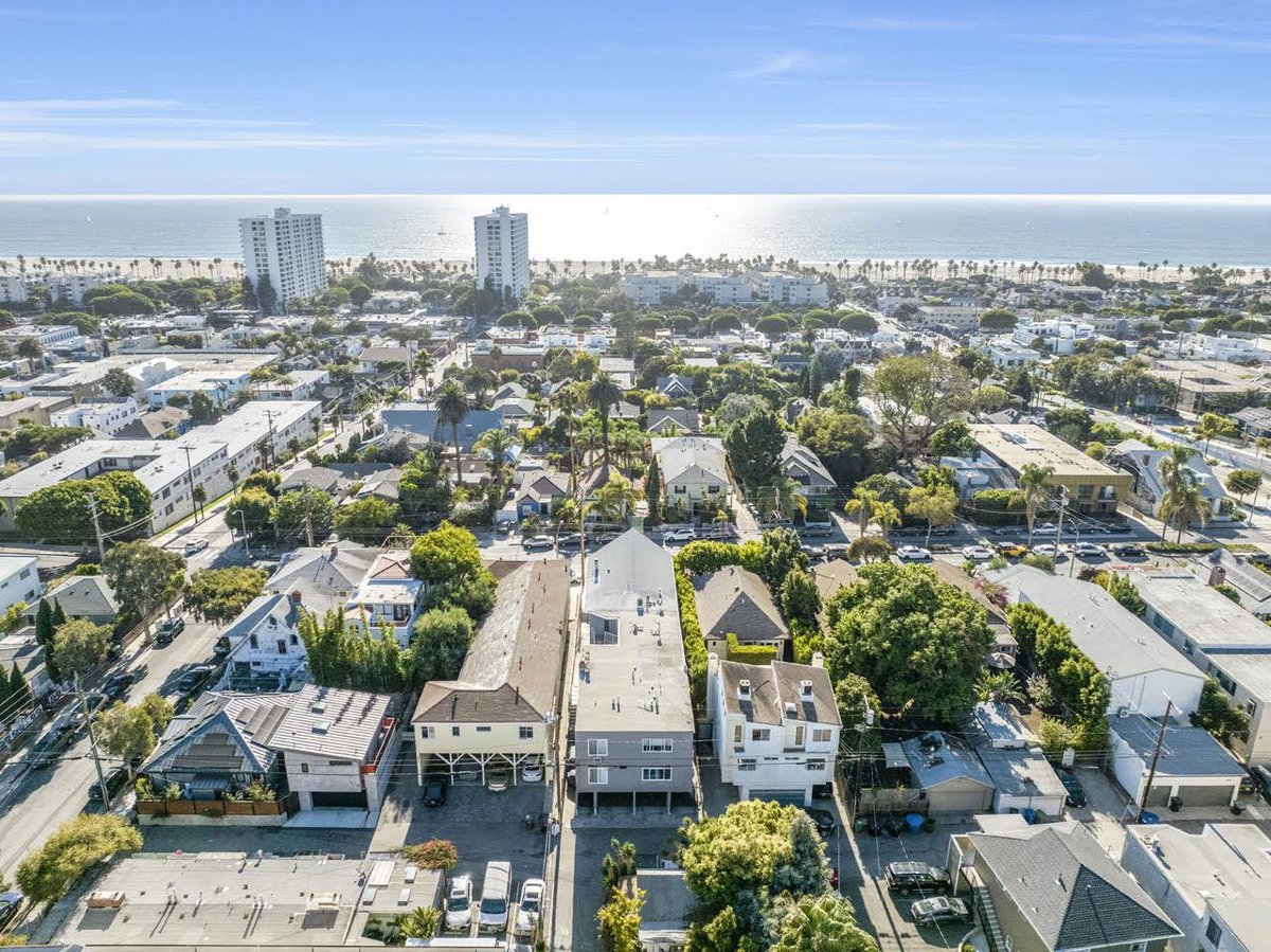 robertmaschio's tweet photo. NEW / OPEN HOUSE THIS WEEKEND. 2641 4th Street #4 Santa Monica / $1,695,000. If you’ve been searching for the perfect Ocean Park Condo, this is it. #maschiorealestate #santamonicarealestate #compassca #compassrealestate https://t.co/RSzsaB3TvN
