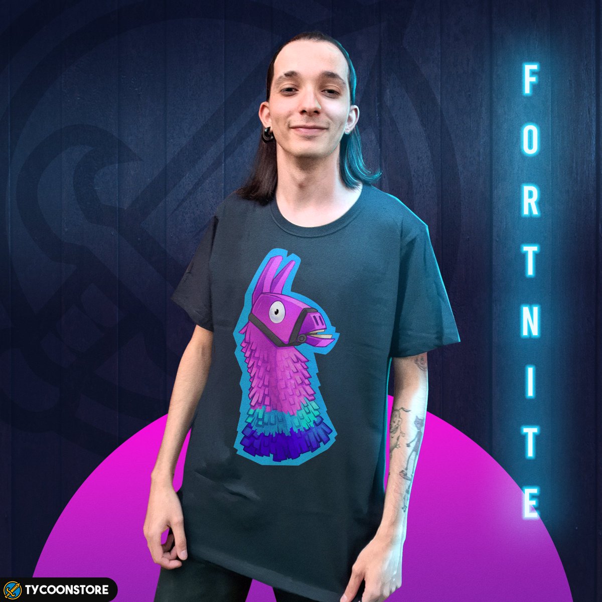 TycoonStore's tweet photo. Corre que a tempestade está vindo 🏃 Vou usar essa camiseta mesmo sabendo que não consigo nenhuma coroa 👑🥰
#camisetafortnite #camisetapretafortnite #camisetagamer #camisetapreta #camisetanerd #tycoonstore https://t.co/tVfrZoVlrF