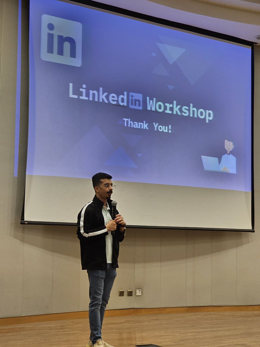 AipKfu's tweet photo. ورشة LinkedIn ..
كيفيه عمل حساب احترافي على لنكدان✨

من تقديم  يوسف الناصر و اسماء الشريده

واهم مخرجات الورشه تمكين الطلاب و الطالبات من معرفة اهم النقاط لإبراز صفحتهم على LinkedIn.

انتظرونا  في الايام القادمه في ورش وبرامج اكثر .. 🤩 https://t.co/LK7izowyjQ