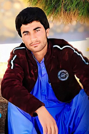 balochestan1422's tweet photo. در آستانه سالگرد جمعه خونين خاش، علی کرد کلاهوری (مرادزهی) ۲۵ ساله در ۱۳ آبان ۱۴۰۱، با شلیک مستقیم نیروهای سرکوبگر کشته‌ شد.
#جمعه_خونین_خاش 
#علیه_فراموشی https://t.co/i3O7ZIcsYN