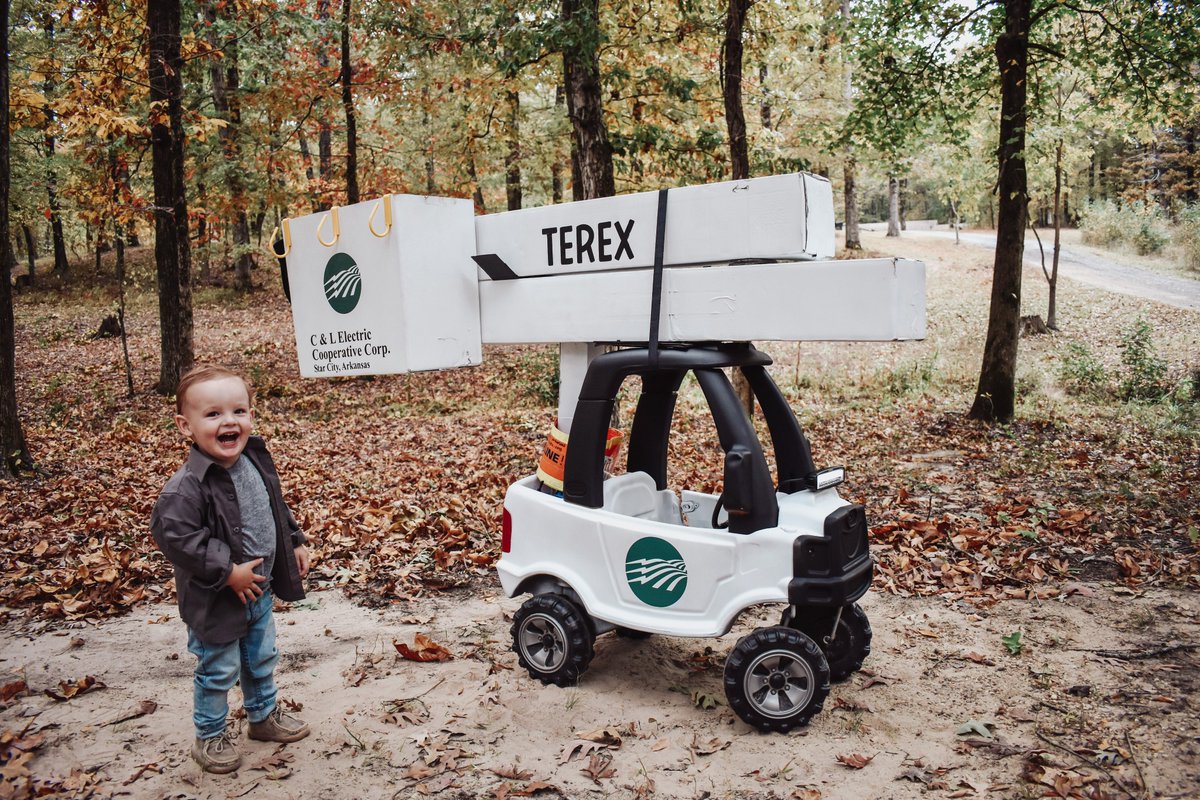 TerexUtilities's tweet image. 🎃Need a last-minute costume idea this Halloween?🎃 How about going as a Terex operator?

#Halloween #Terex #BucketTruck #halloweencostume