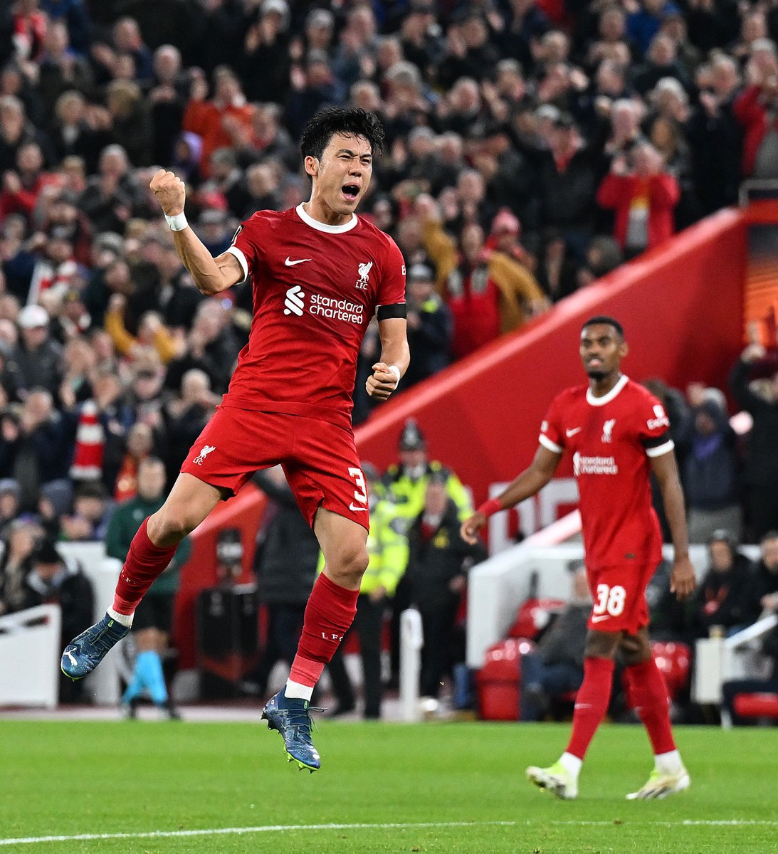 LFCJapan's tweet photo. レッズでの初ゴールおめでとう❤️‍🔥
@wataru0209 https://t.co/MC046pCHrK