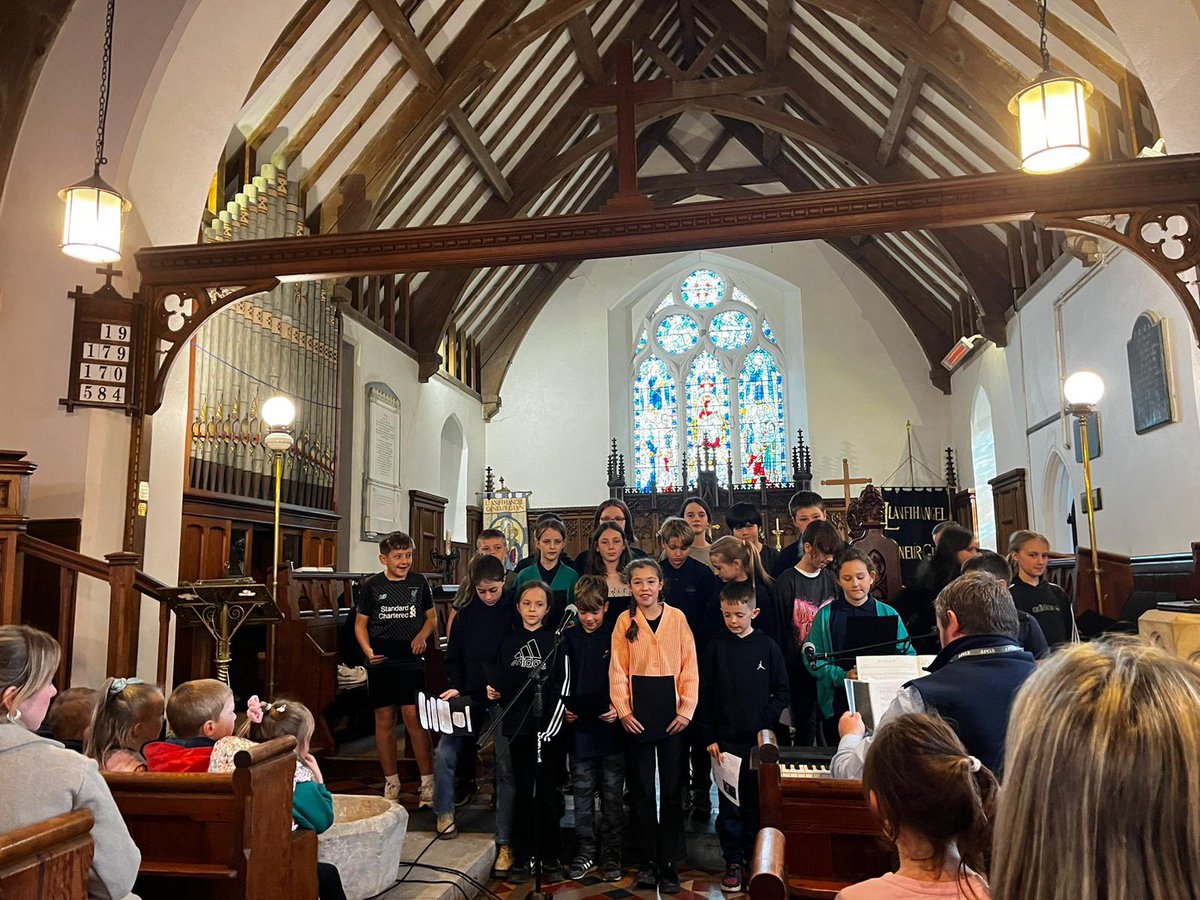 YGRhydypennau's tweet photo. Cwrdd Diolchgarwch hyfryd yn Eglwys Llandre prynhawn ‘ma. Diolch Bl.6 am arwain ein gwasanaeth, ac i’r Parch. Nick Bee am annerch y plant 🙏 https://t.co/6zkLxc4Ygc