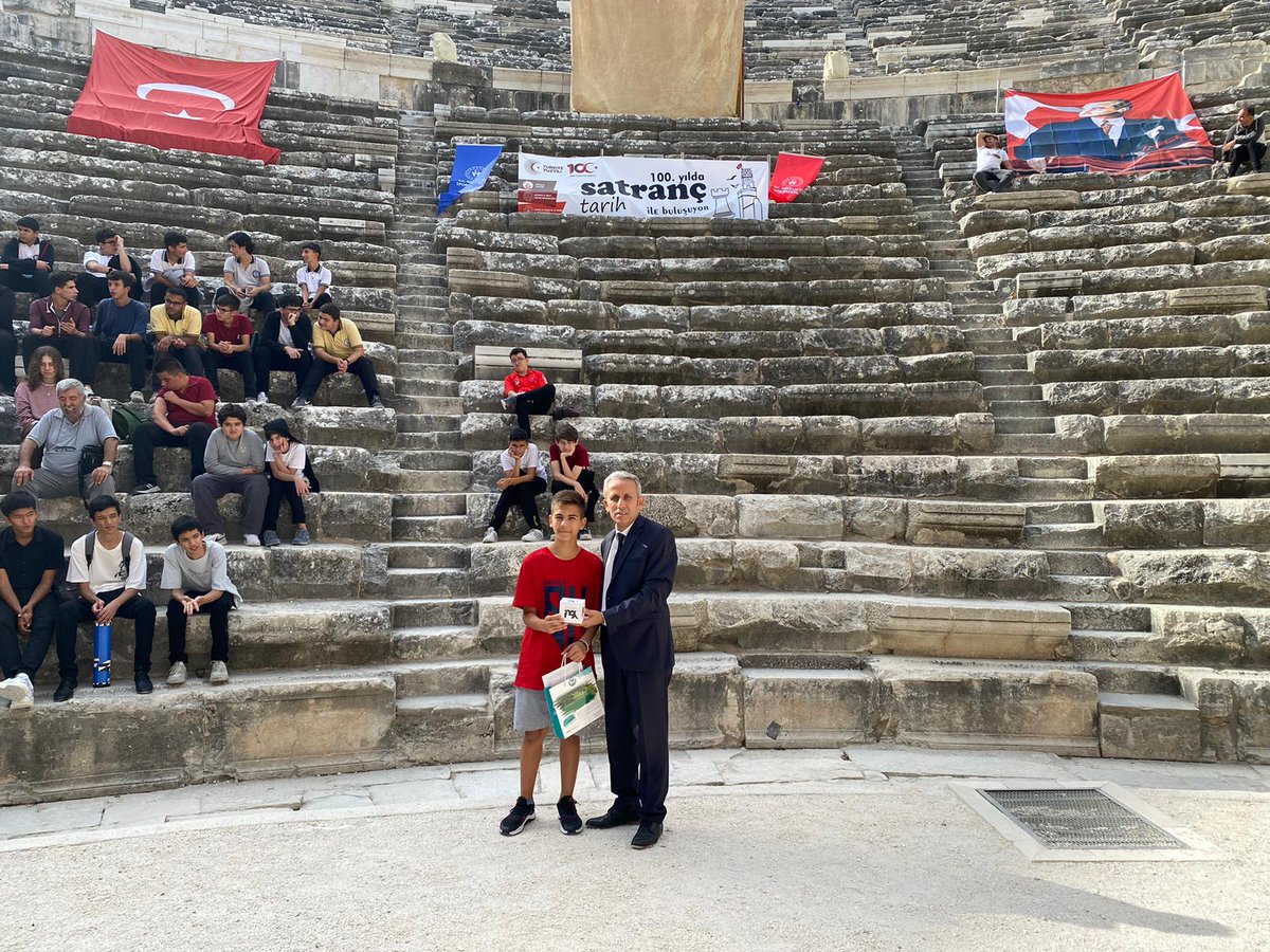 MevlutOzen07's tweet photo. #Serik Gençlik ve Spor İlçe Müdürlüğü olarak #Aspendos Tiyatrosu' nda düzenlediğimiz 100. Yılda "Satranç Tarih ile Buluşuyor" Turnuvası ödül töreniyle sonra erdi: 1.lere Akıllı Saat - 2. ve 3. lere Saat ödülleri için Serik Belediyesi' ne Teşekkürler.
@cemalsahin46  @enveraputkan https://t.co/JT1cy5g2kr