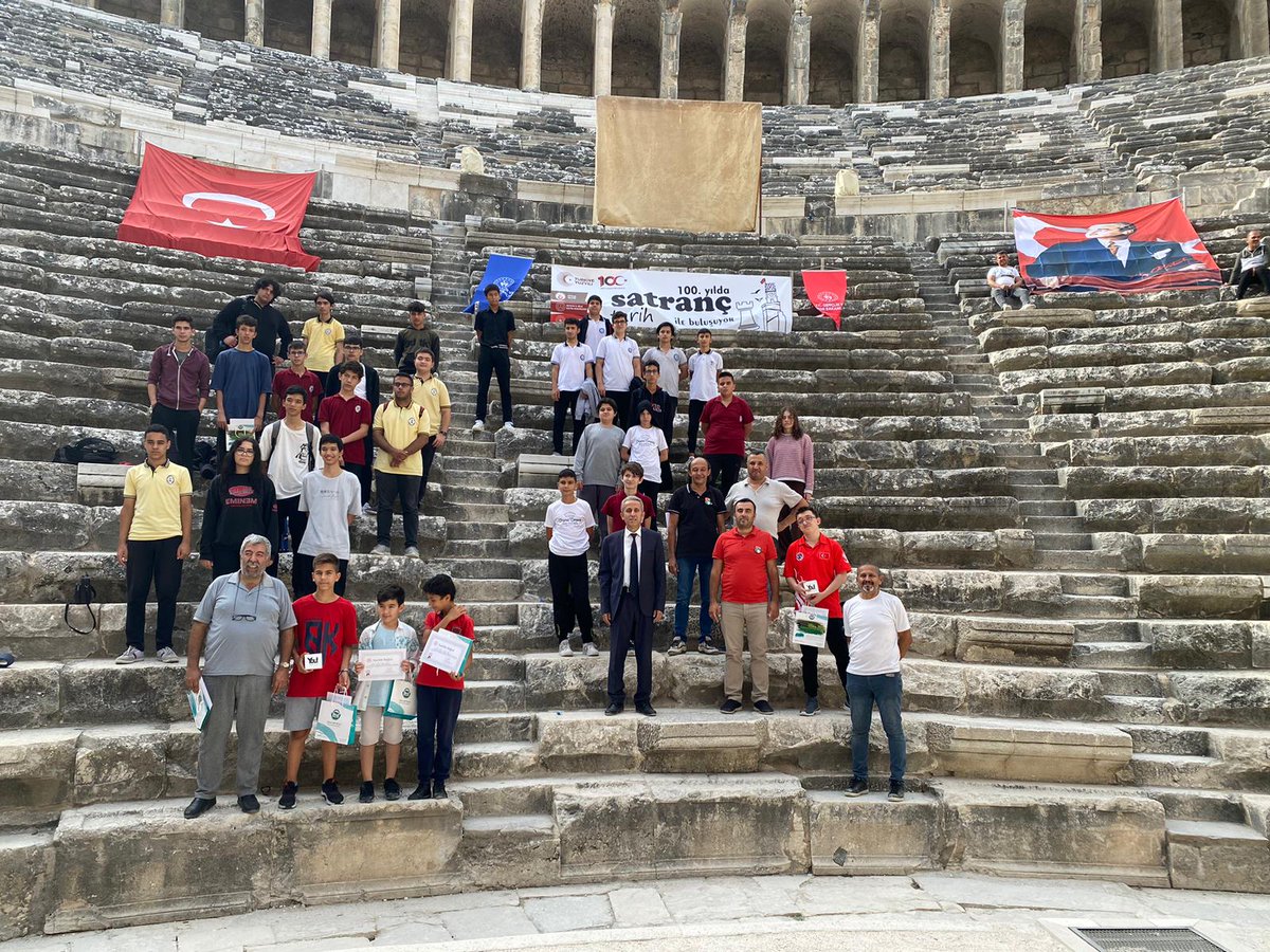 MevlutOzen07's tweet photo. #Serik Gençlik ve Spor İlçe Müdürlüğü olarak #Aspendos Tiyatrosu' nda düzenlediğimiz 100. Yılda "Satranç Tarih ile Buluşuyor" Turnuvası ödül töreniyle sonra erdi: 1.lere Akıllı Saat - 2. ve 3. lere Saat ödülleri için Serik Belediyesi' ne Teşekkürler.
@cemalsahin46  @enveraputkan https://t.co/JT1cy5g2kr