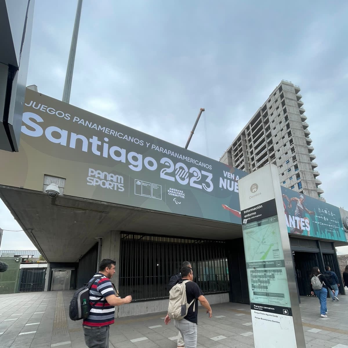 metrodesantiago's tweet photo. [APERTURA ANTICIPADA] Mañana viernes 27 de octubre iniciaremos el servicio a las 06:30 hrs. en algunas estaciones de #L6 #Santiago2023 #PanamericanosSantiago2023 

📍Cerrillos
📍Estadio Nacional 
📍Los Leones

👀En el resto de la red 🚇, abrirá a las 8:00 debido al feriado. https://t.co/8EDPYW7dzw