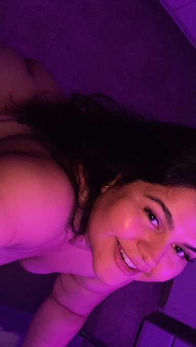 Getting ready for bed 🛌 https://t.co/SWmxwpWPvx
