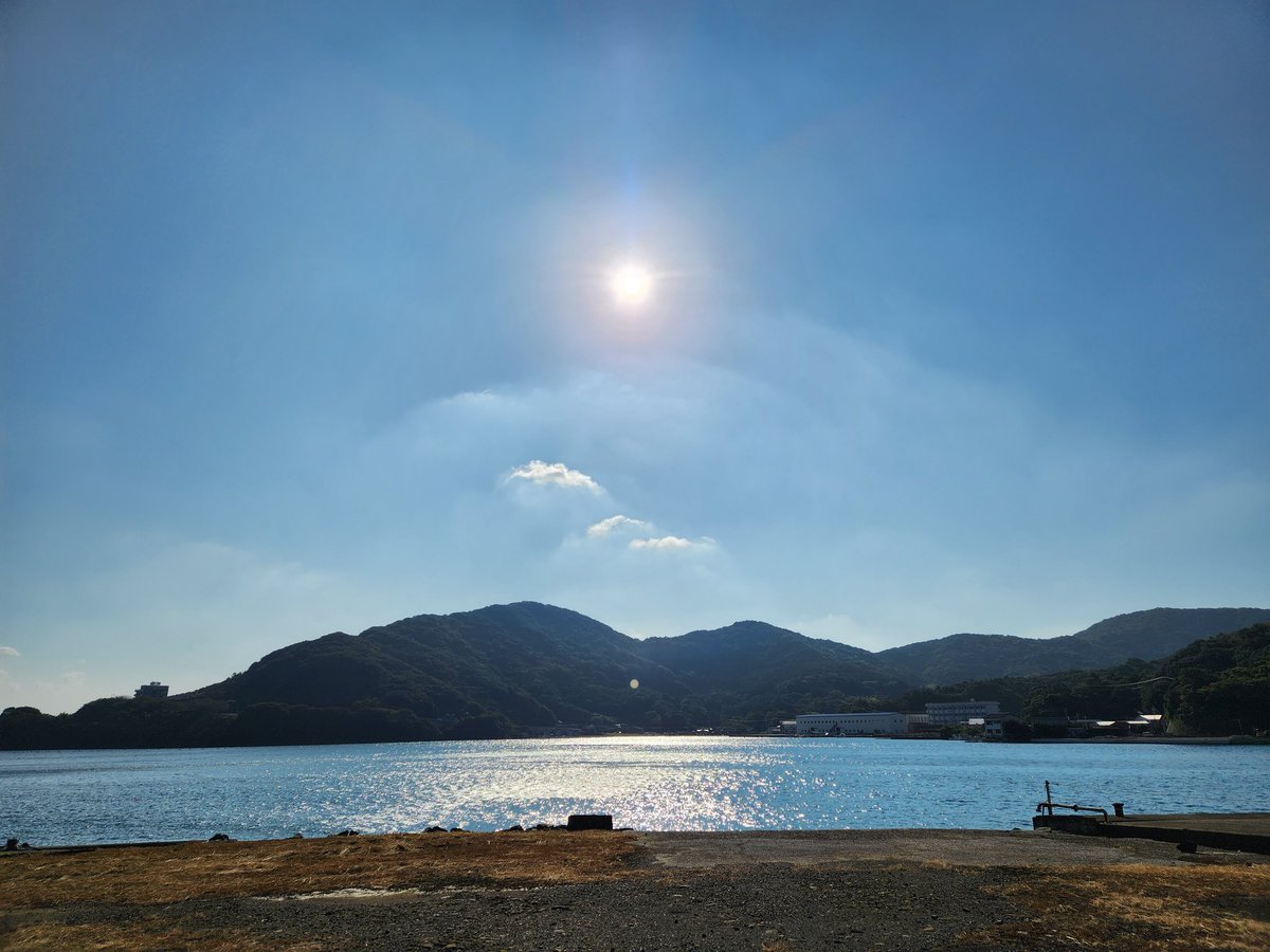 10/27 金曜日　先負
おはようございます☀️😃❗

お金で動くのは三流
感謝で動くのは二流
自分から動くのが一流

全部で動くのがスーバーワン‼️🐗✨️