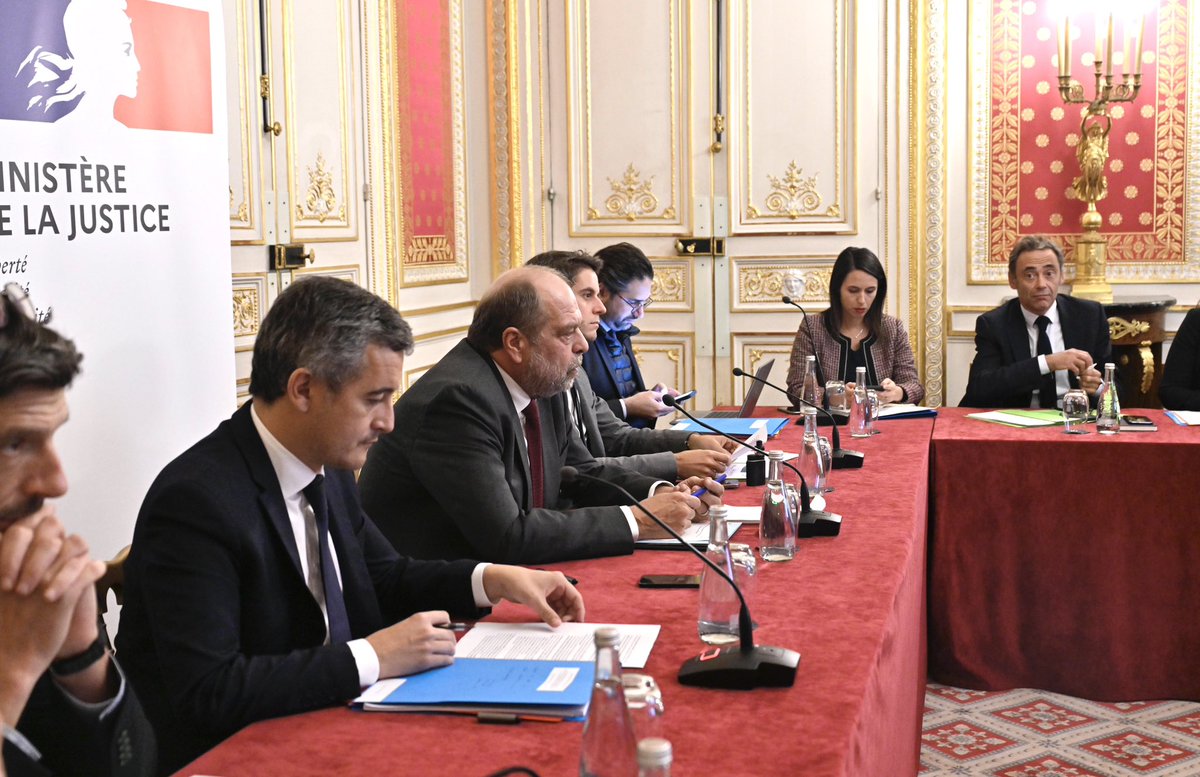 E_DupondM's tweet photo. Pour la première fois en présence de @GDarmanin et @GabrielAttal, j’ai réuni ce soir les procureurs généraux et les procureurs afin de les mobiliser sur la lutte contre l’apologie du terrorisme, les actes antisémites, les alertes à la bombe ou encore la radicalisation des mineurs https://t.co/CCkieQ503C