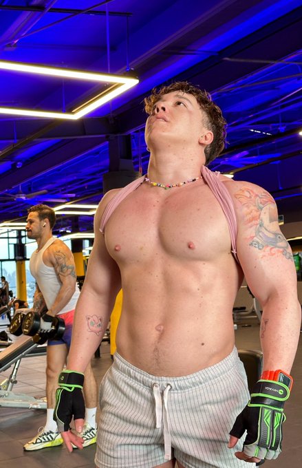 2 pic. Tomen esto como motivación: Después de perder toda mi masa muscular, sufrir de una enfermedad