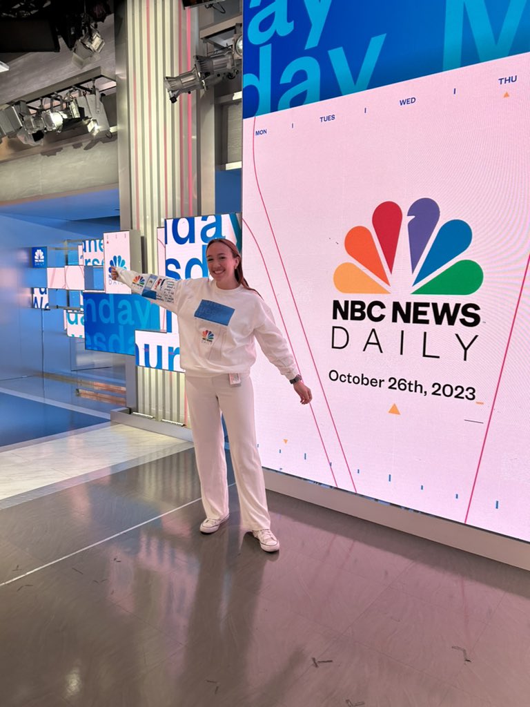 moriahhumiston's tweet photo. happy almost halloween i went as the NBC News Daily graphics https://t.co/xX7Ng2KQz8