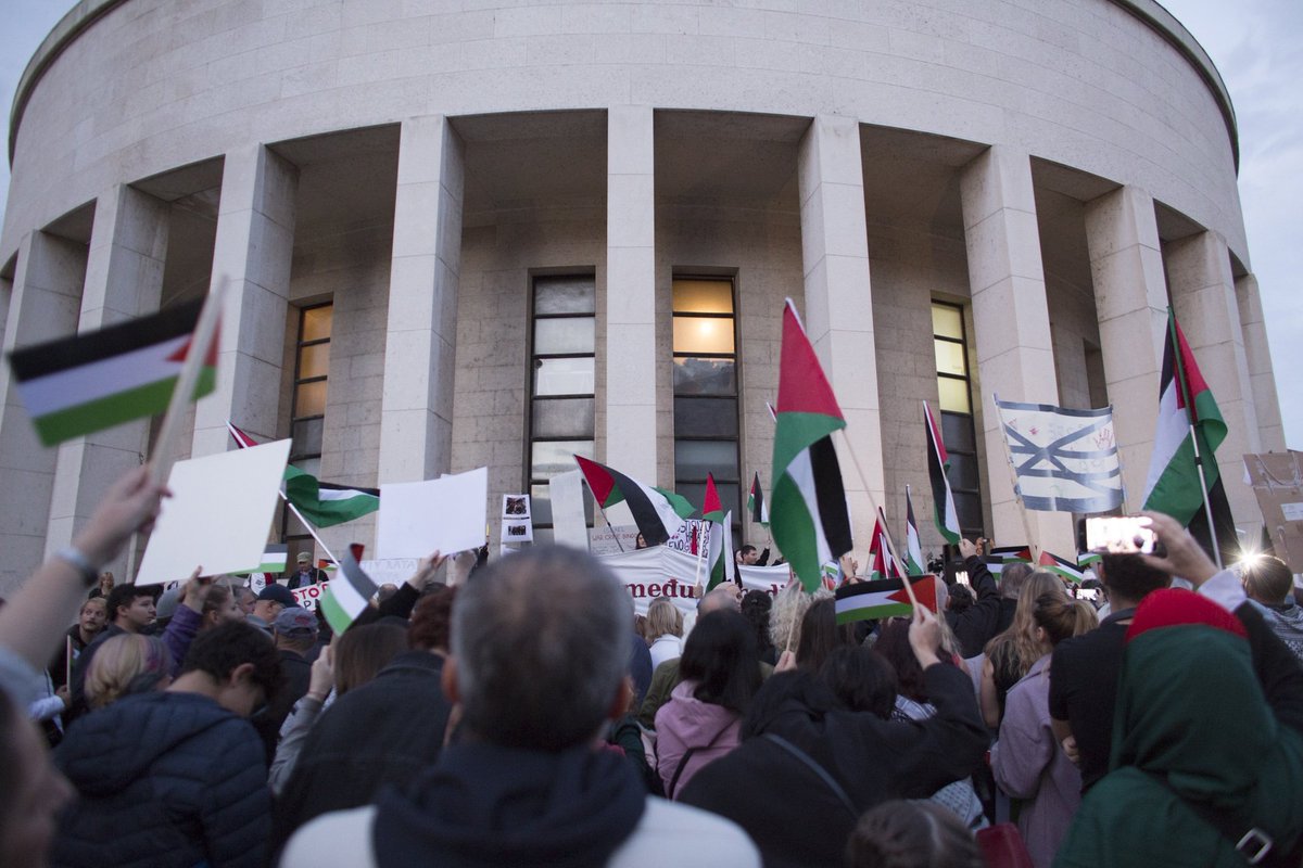 MaruskaMileta's tweet photo. Rally in #solidarity with #Palestine we held in #Zagreb #Croatia on October 25 ✊️ Around 750 people gathered to say #endwar #EndOccupation #FreePalestine 🍉 #CeaseFireInGaza #CeasefireNOW https://t.co/j6t3Z3H9Ci