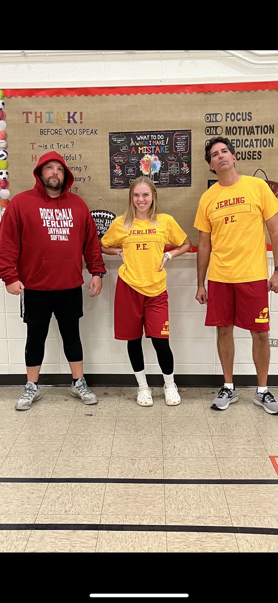 kpodono24's tweet photo. Students love when the teachers dress as students at @JerlingJayhawks. @ProrokLeads @MrsHalperEDU https://t.co/zeu9a9MHm9