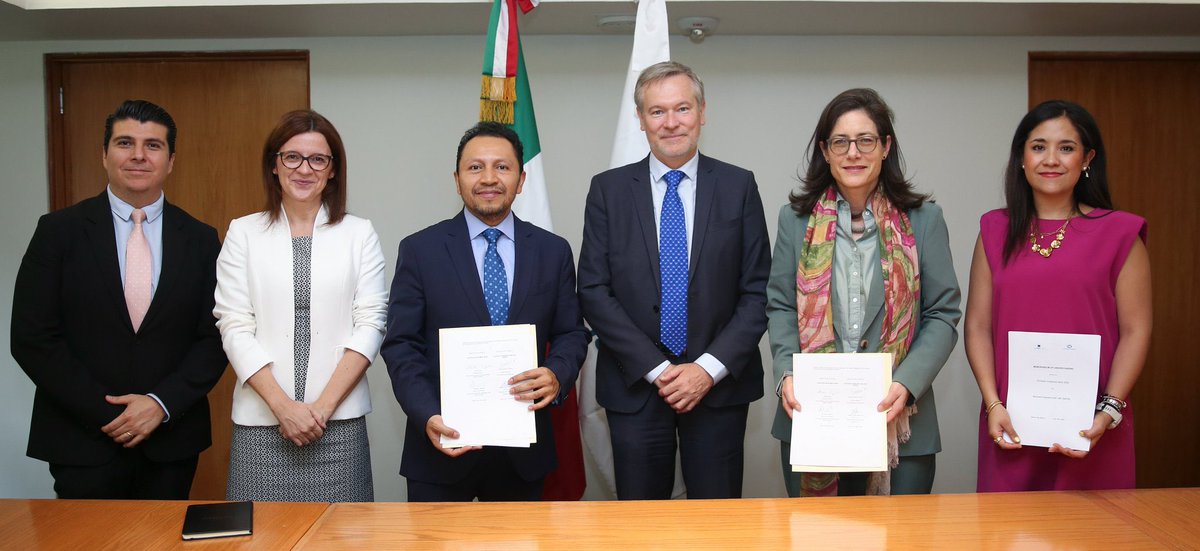 alexcmalmeida's tweet photo. With mixed emotions, I handed @EIBGlobal activity in #Mexico to my colleague Jose Manuel Otero Barros to whom I wish the best!
To everyone who has been part of this amazing journey, thank you for your support, encouragement and friendship.
@RGrangui @GautierMignot2 @OlgaMMiranda https://t.co/GD0lvdo39F