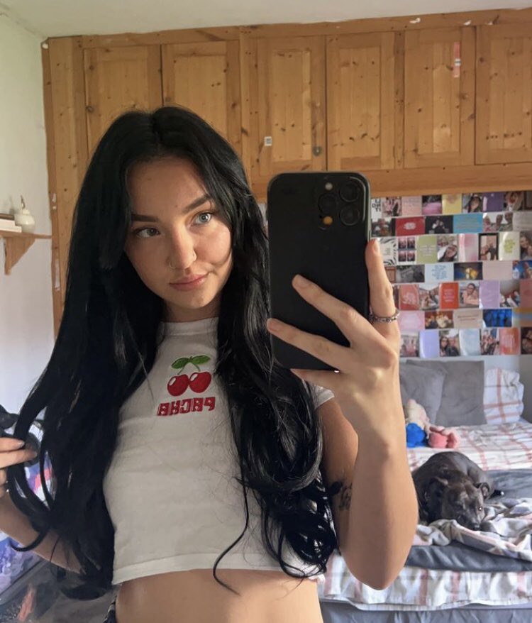 KatalinSze25740's tweet photo. Halikaaa💋💋

Nyomj egy kovetest mert ki kapsz🤭💋 https://t.co/RoLjJIO8jr