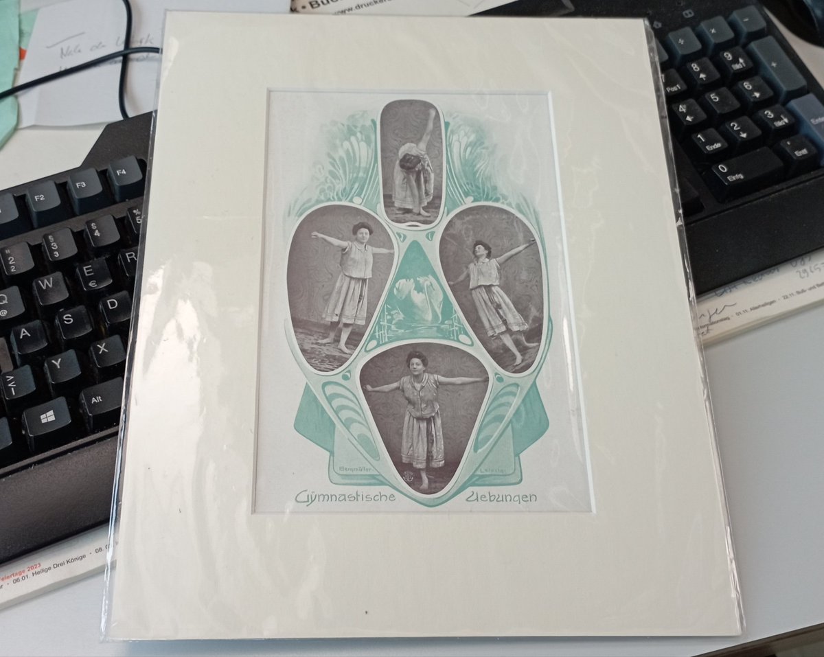 Welch schöner Gruß zum 40. Geburtstag der Leibesübungen-Seite in der <a href="/tazgezwitscher/">taz</a>! Diese Tafel mit "Gymnastischen Übungen" ist heute bei uns eingetroffen. Wir schwitzen schon.