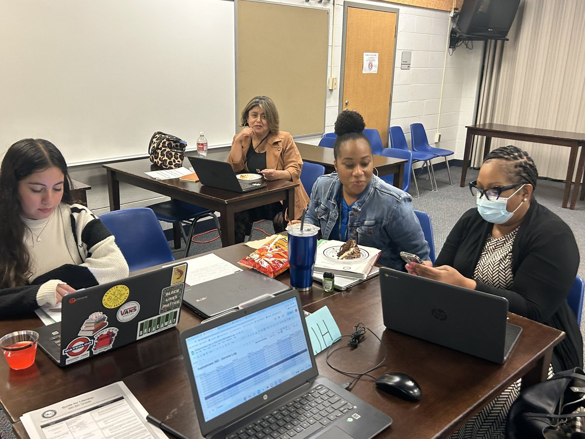 📣 Our <a href="/AliceJohnsonJrH/">Alice Johnson Junior High School</a> and <a href="/AguirreJrHigh/">Aguirre Junior High</a> 8th grade ELAR teams came together for a phenomenal academy! 🏆 We ate 🎂, shared laughs, and dove into differentiation strategies! #WeAreChannelview #EquityInLiteracy