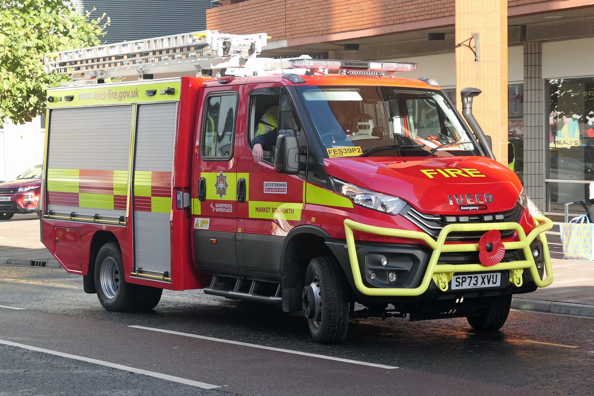 ESV911's tweet photo. Leicestershire Fire and Rescue Market Bosworth's  brand new Variable response vehicle at a fire in #Leicester on its 2nd day on the run - very smart https://t.co/4vJIumUeqk