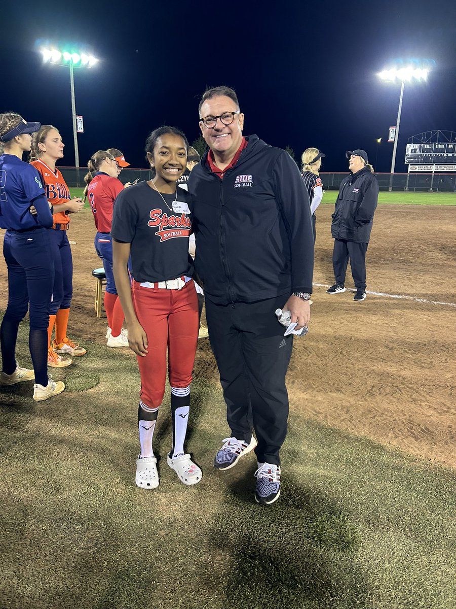 Had a really fun and exciting camp under the lights at SIUE last Friday!! <a href="/CoachSorden/">Ben Sorden</a> <a href="/CGentile15/">CGentile</a> <a href="/SIUESB/">SIUE Softball</a>