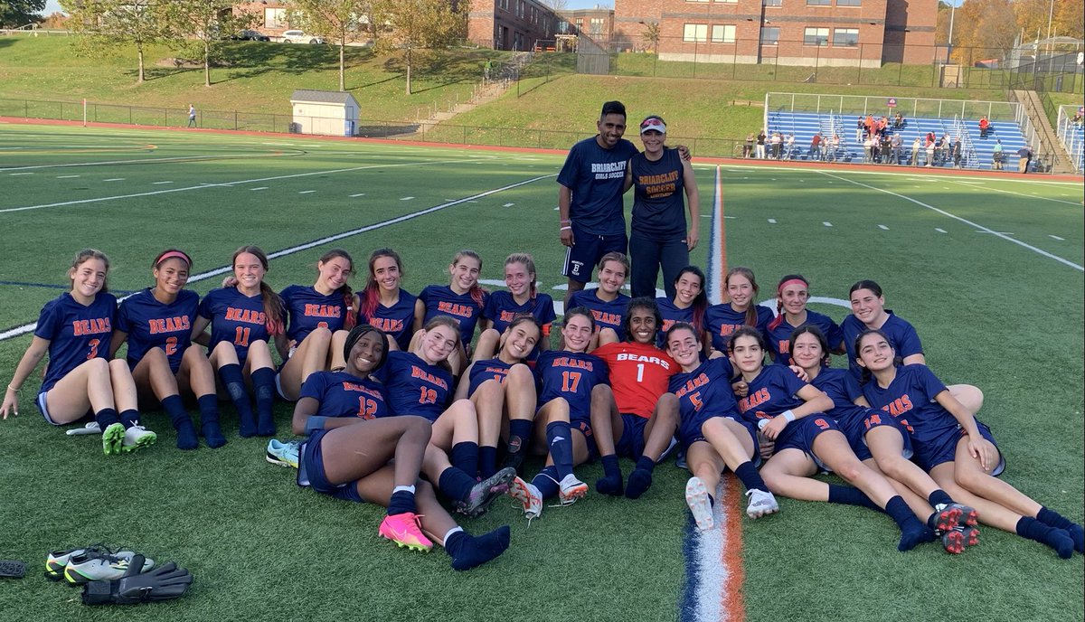 Varsity Girls Soccer 1
Bronxville 0
Next up : Section One Finals vs the winner of Pleasantville and Croton Harmon on Saturday, October 28 at Nyack High School- kick at 4:00 pm.
Great job Bears and Coaches!!