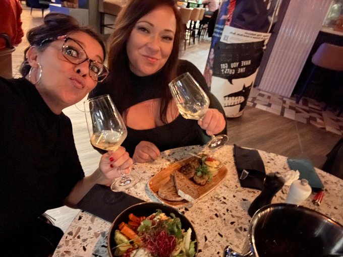 De cenita #VenusBerlin #Berlin @salmadnora https://t.co/0yVxVgPAWH<a href="/tag/venusberlin"class="tags">#VenusBerlin</a><a href="/tag/berlin"class="tags">#Berlin</a><a class="tags" href="/tag/salmadnora">@salmadnora</a>