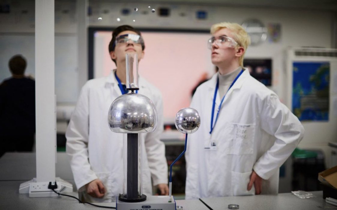 A great opportunity to join <a href="/Sun6thSunColl/">Sun6thSunColl</a> as a full-time Programme Leader &amp; Lecturer of A-Level Mathematics - all applications &amp; enquiries are welcome. Send me a message with any queries.
Visit sunderlandcollege.ac.uk for info #hiring #recruiting #mathematics #FE #STEM 🧮 💻📟⚖️