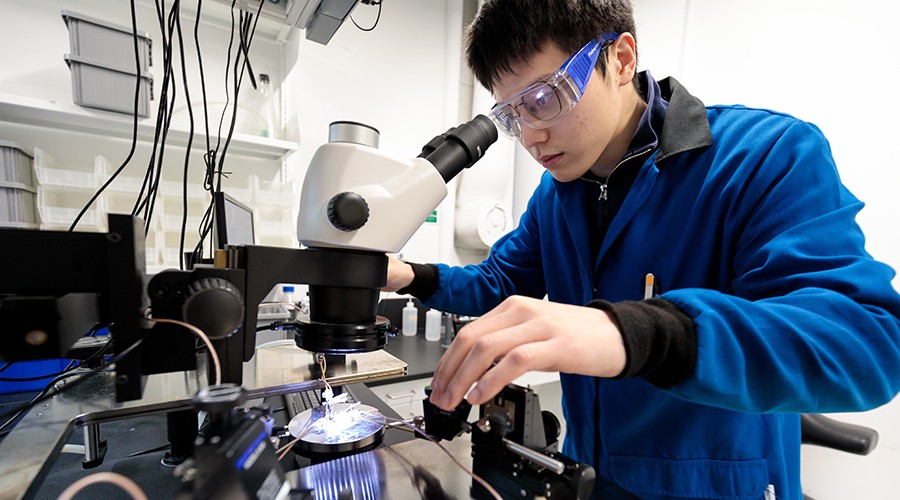 UChicagoPME's tweet image. While an undergrad student in China, Yahao Dai spent two months in the lab of @StuartJRowan through a summer program. This experience led him to apply at PME where he now creates human-integrated electronics as a graduate student in the lab of @SihongWang_UChi.
#EngineertheFuture
