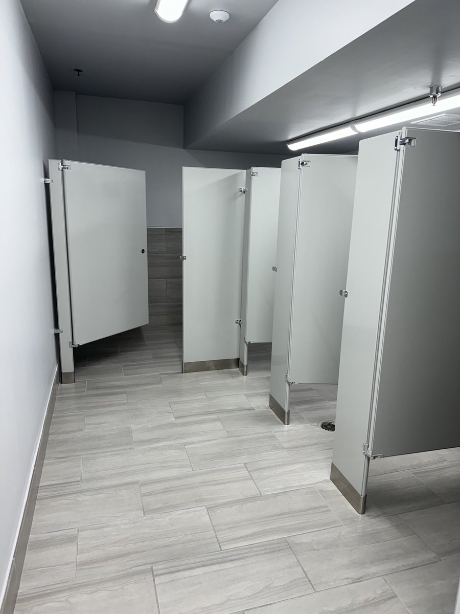 PartitionsCo's tweet image. Here’s a couple of #powdercoated images in a newly remodeled facility in Mesa, AZ.  It’s light, clean and user friendly. @PartitionsCo #WeveGotYouCovered #toiletpartitions #washroomaccessories