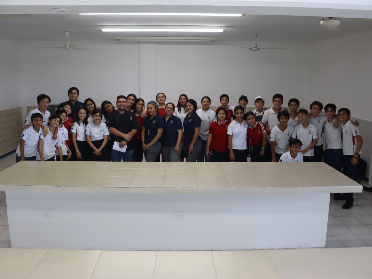 En la materia de cocina, nuestros alumnos de secundaria tuvieron la oportunidad de presentar frente a los jueces, sus más impresionantes e increíbles muestras de creatividad. 
#SomosMARISTAS #GenerandoVida