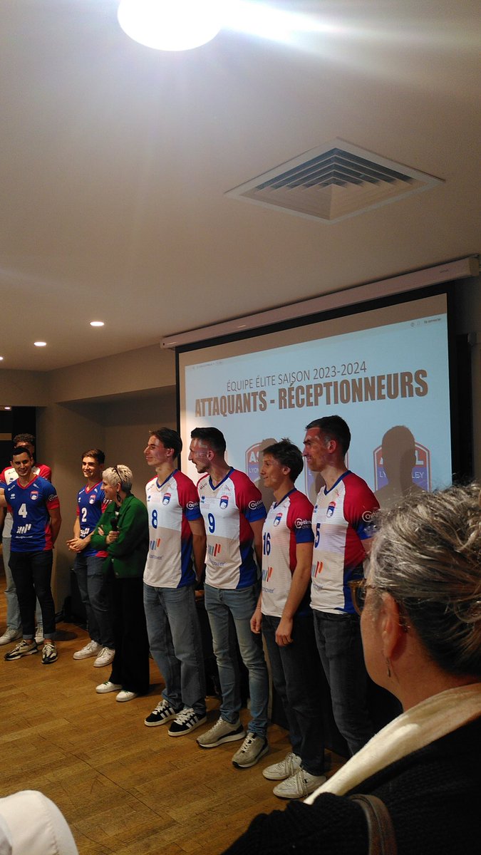 NublatFaure's tweet photo. 📸 🏐 Présentation officielle du nouveau maillot de l' #ASUL #Volley.
Une soirée pour rencontrer les équipes de volley assis, élite, le staff, les partenaires, parler des projets du club, des évènements et matchs pour la saison à venir qui s'annonce passionnante ! https://t.co/9qZoSSsMl2