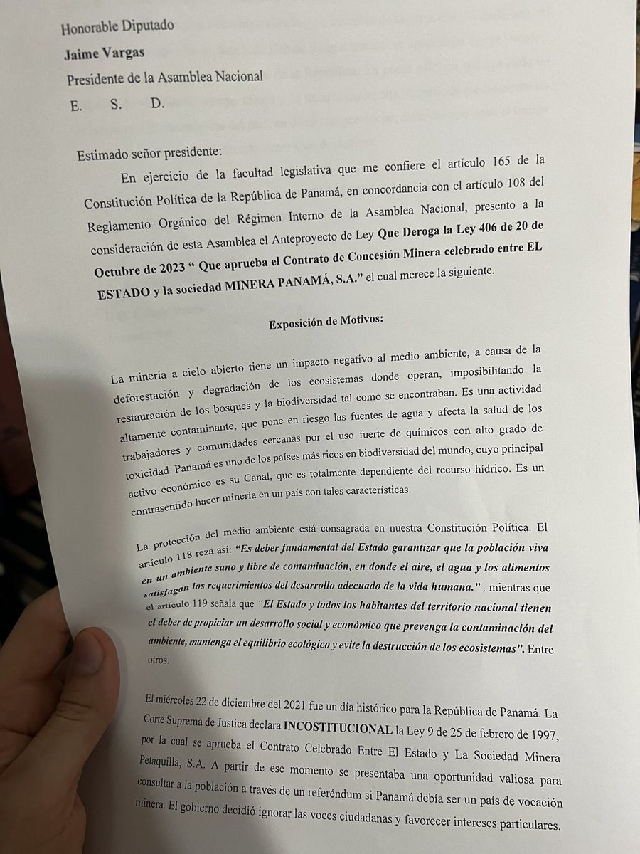 Presenté el anteproyecto de Ley que Deroga la Ley del Contrato Minero.

Mientras esperaba una copia del mismo antes de entregarlo, terminó la sesión y no me lo recibieron. Conversé con el Secretario General y me dijo que me lo recibirán el día lunes.

Los mantendré al tanto.