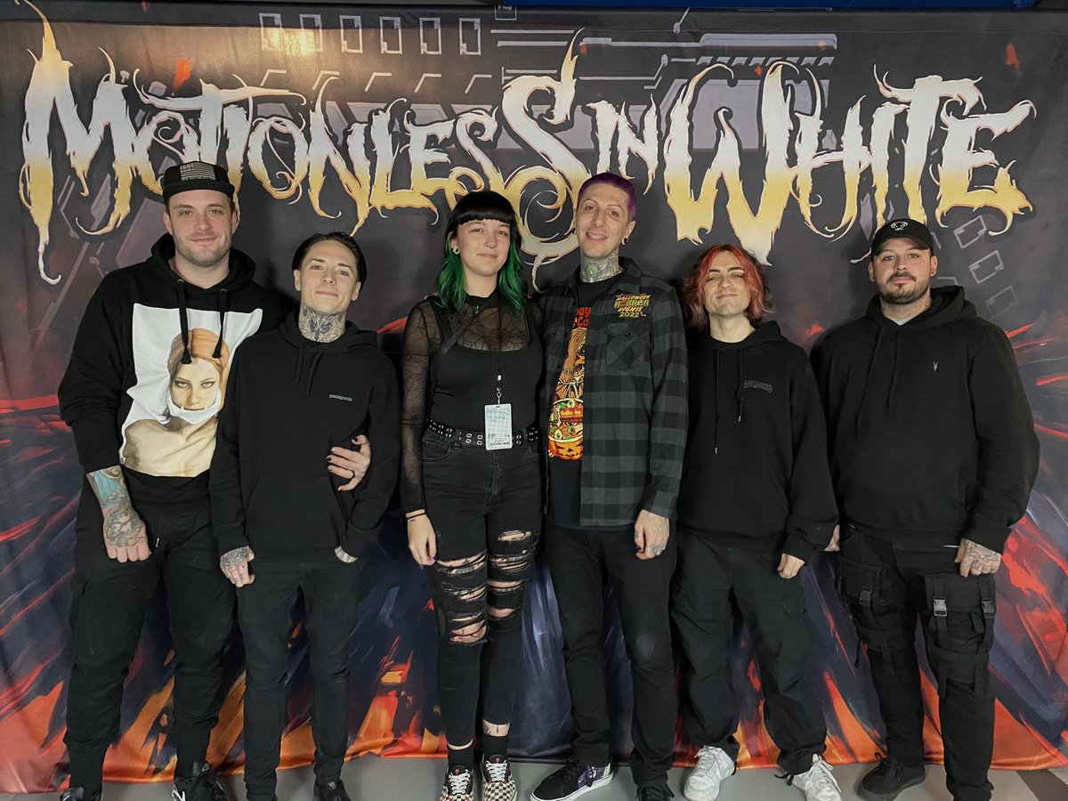 slaughterhex's tweet image. they were so nice 😭 
i blocked my jaw bc i was too anxious but i gave them my carnelians!!!