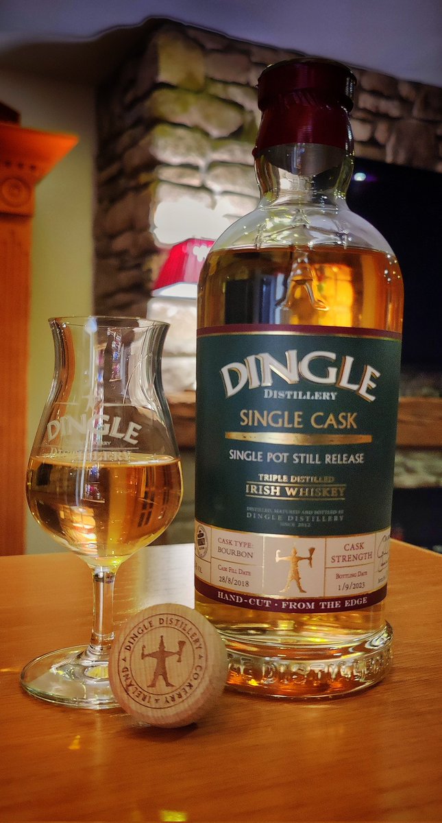 All bourbon finish to this Single Pot Still from <a href="/DingleWhiskey/">Dingle Distillery</a> , the red berry signature Dingle element is accompanied by toffee, butterscotch, almond and spice..with a punchy ABV 👌👏🥃Sláinte !