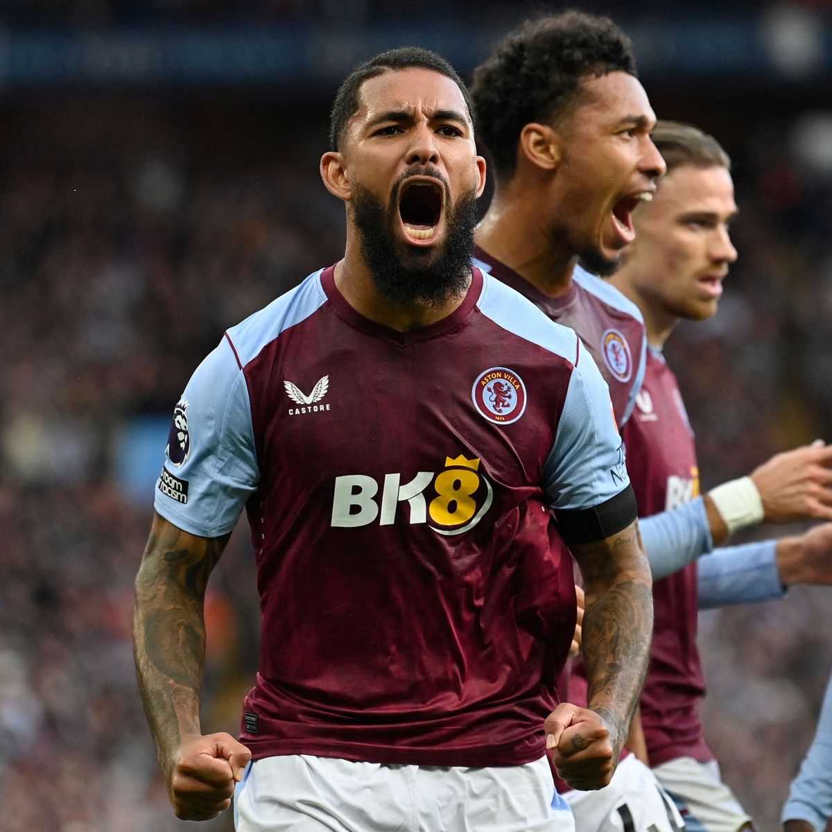 Emeraldlion1874's tweet photo. 🎼Yes sir we've got Dougie 
He's the soul of our Midfield 
He's our Dougie, Dougie Dougie, From Brazzzzzzilllllll🎼 #AVFC #UTV https://t.co/EKoVJWPiOi