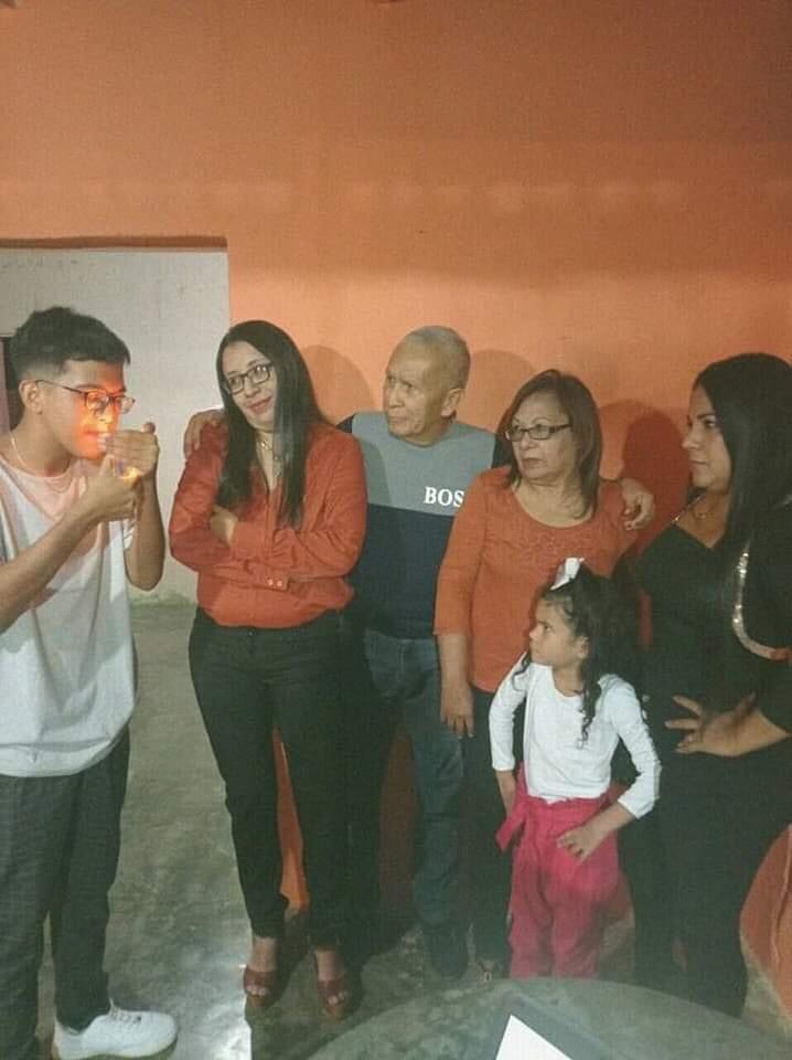 família: vamo ir no rodízio de pizza

eu: