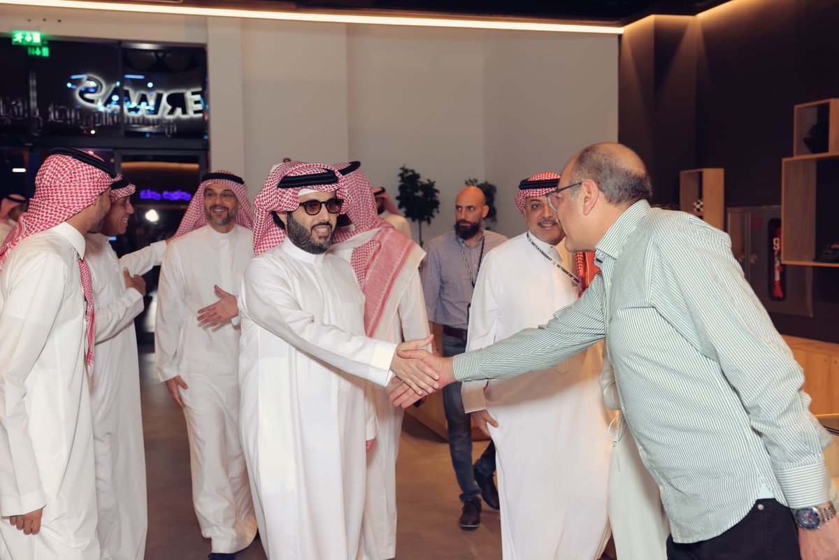 Merwas_SA's tweet photo. تشرفنا اليوم بزيارة معالي المستشار تركي آل الشيخ إلى استديوهات مرواس.

نورت بيتك ومحلّك وشكراً على دعمك المستمر 🇸🇦 🙏

@Turki_alalshikh 
@GEA_SA https://t.co/UYiJEwB1jD