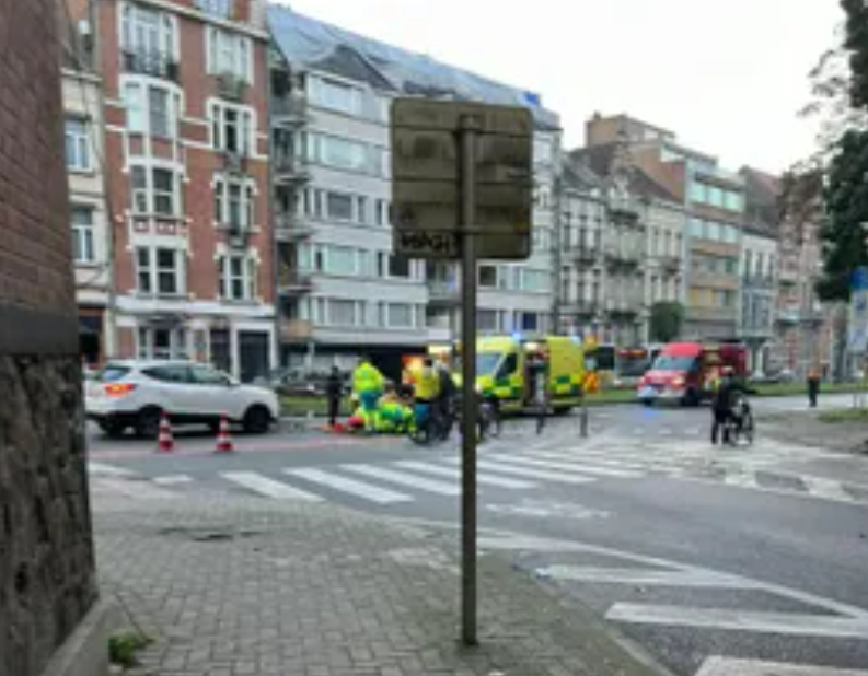 LauraSpit tweet media