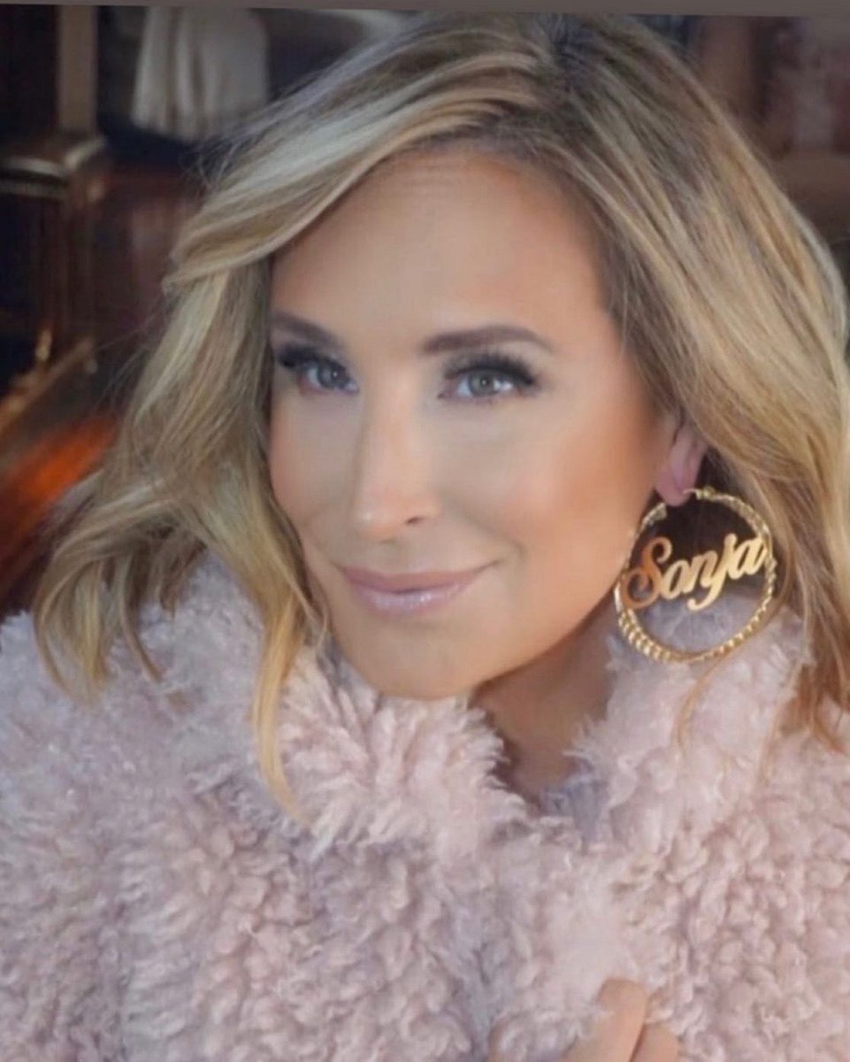SonjatMorgan's tweet photo. Feeling groovy #PinkIsMyColor 🌸🎀💕
What’s your color? https://t.co/BdWx6thk7h