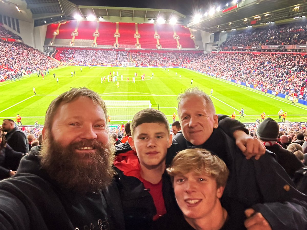 Great win reds!
Today was my 999th consecutive match. 
Not missed one since  Olympiakos (a) in 2004.

Nottingham Forest on Sunday is number 1000.
#proudred #runerudberg #taggys #lfc #anfield