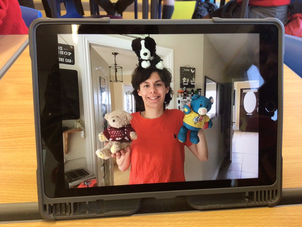 cgnmbearla's tweet photo. Fifth year students using items from childhood as a springboard for the personal essay. “They proved to be inspirational in sowing the seeds of my love for characters and the imagination, which in turn led to a deep appreciation for English literature later on.” https://t.co/OcCwC40J43