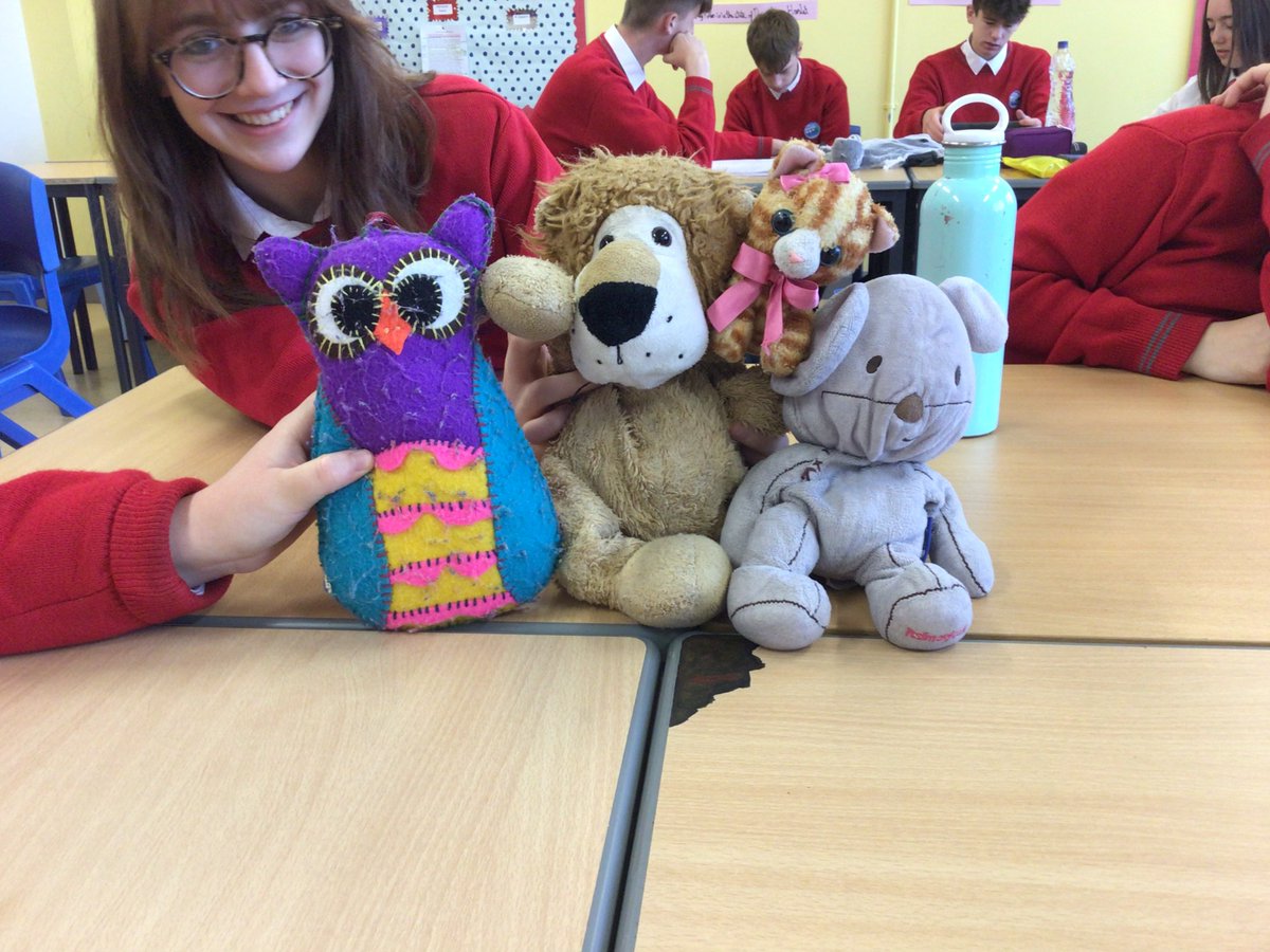 cgnmbearla's tweet photo. Fifth year students using items from childhood as a springboard for the personal essay. “They proved to be inspirational in sowing the seeds of my love for characters and the imagination, which in turn led to a deep appreciation for English literature later on.” https://t.co/OcCwC40J43