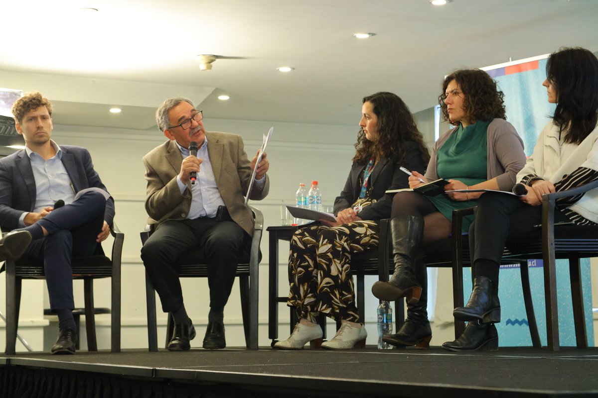 Junto a la subsecretaria <a href="/gabyelguetap/">Gabriela Elgueta</a> presentamos el primer “Reporte nacional de Instrumentos de Planificación Territorial” de la DDU <a href="/Minvu/">MINVU - Chile</a>. Fijar esta línea base era urgente para plantear un plan de apoyo a la actualización de los planes reguladores. bitly.ws/YCEh