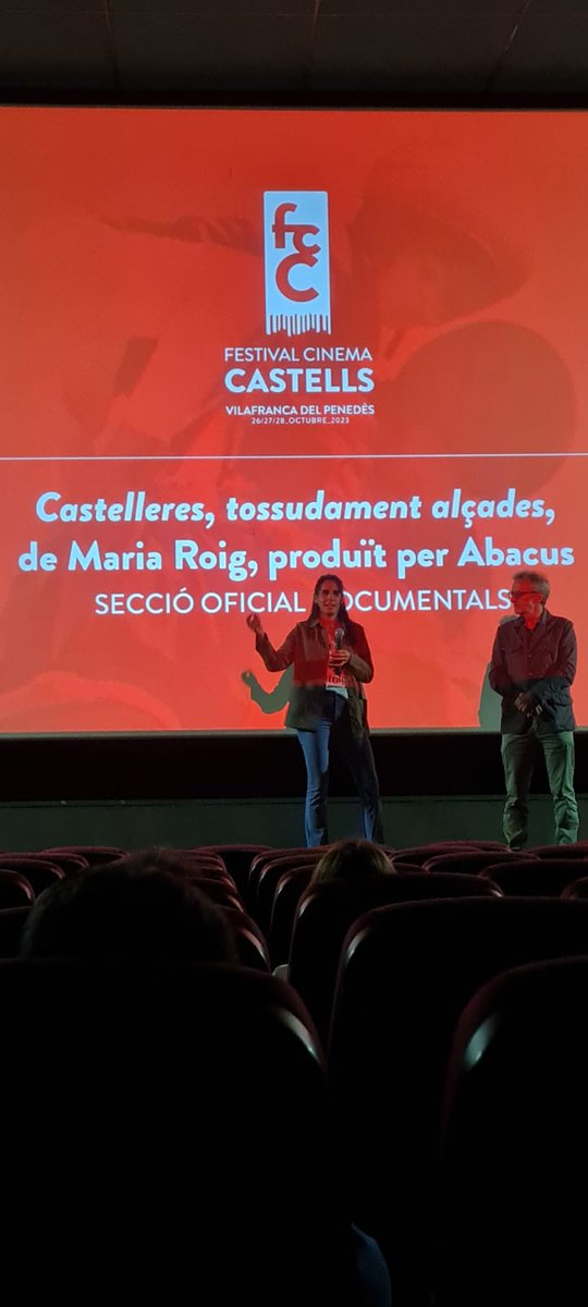Xicots's tweet photo. Avui hem gaudit del "castelleres, tossudament alçades" de #MariaRoig ! Magnífica, gràcies @AinaMallol per ajudar a visibilitzar i seguir treballant per una igualtat de veritat al fet casteller! https://t.co/wdEhyDg4yg
