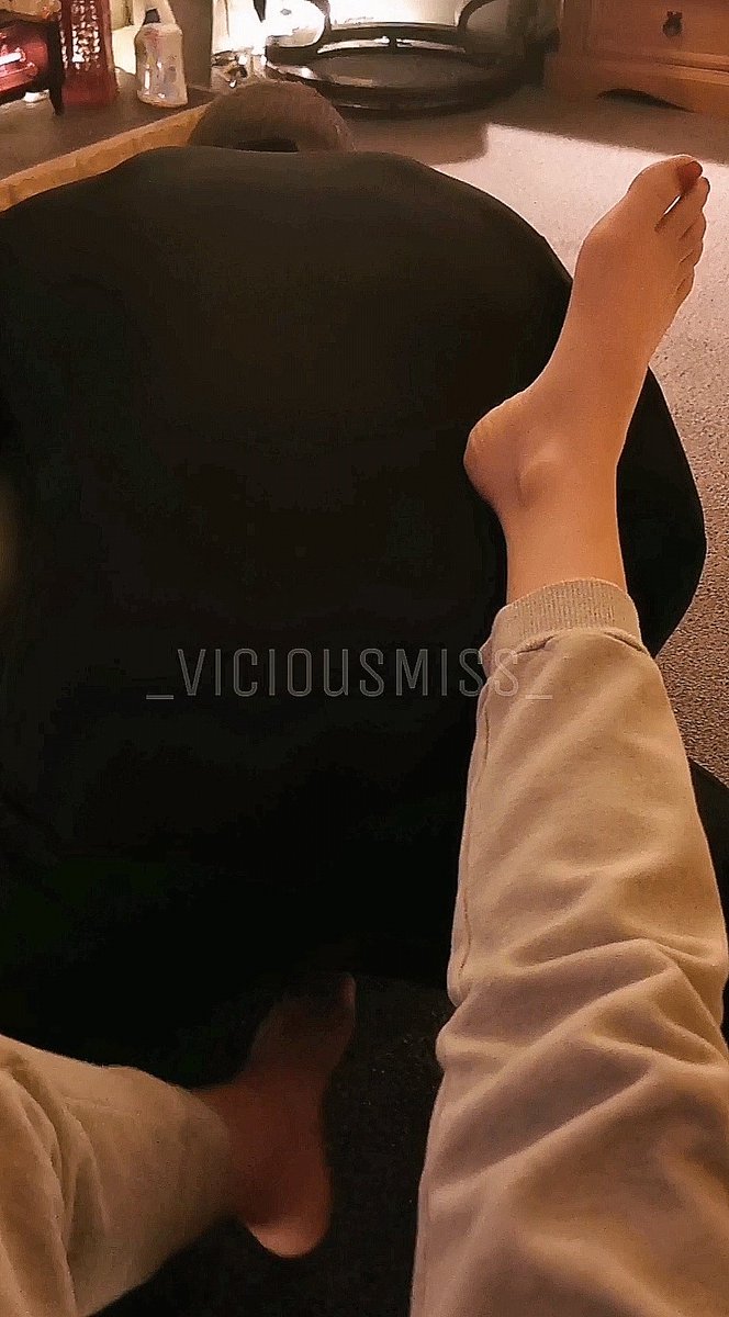 _ViciousMiss_'s tweet photo. The only thing you men are good for.

Being an inanimate object 🔥

[ Findom FootCuck SlaveTraining FootBoy Femdom Slave FootGoddess FindomUK ] https://t.co/pBCZd7JK7i