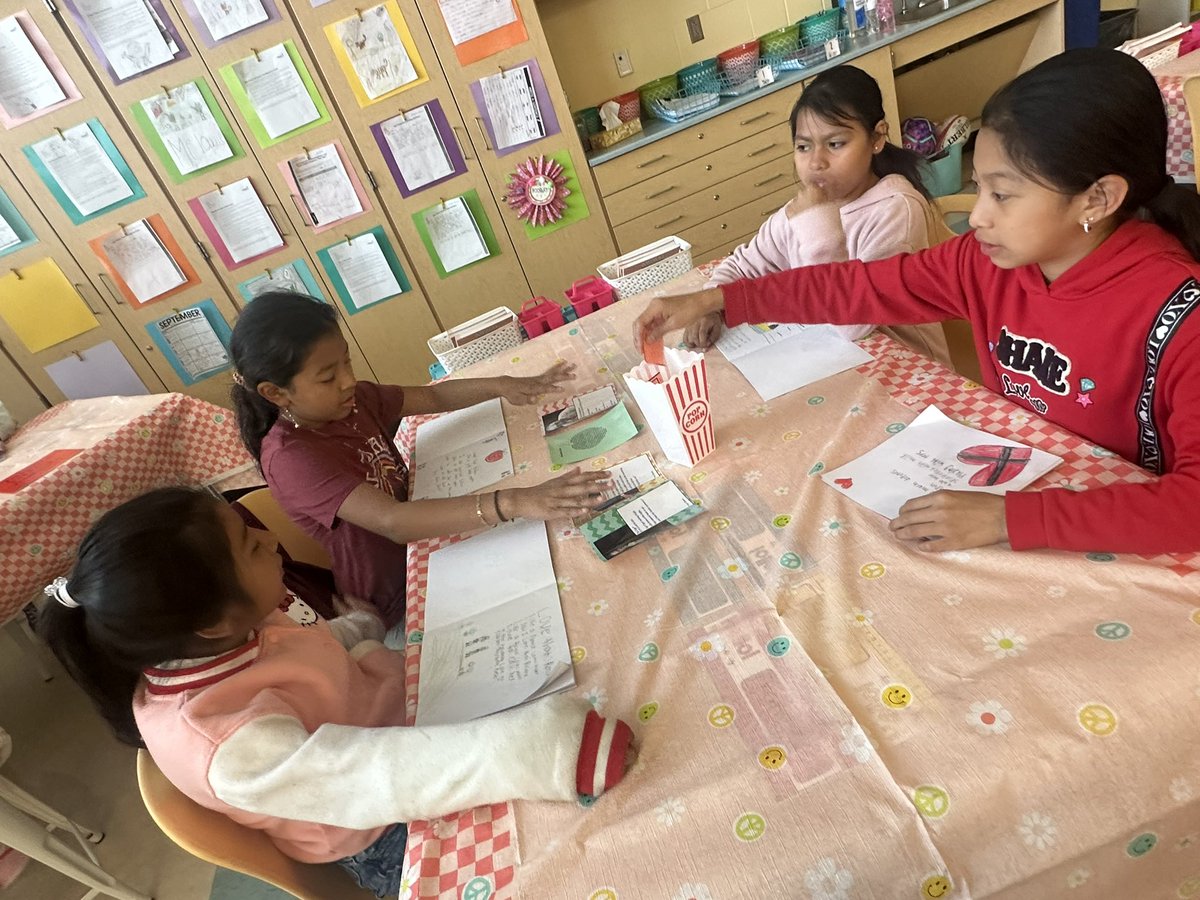 BrandeeStaud's tweet photo. Loved celebrating our 4th grade writers today during our “Poetry Pop!” 🍿@Hamilton_RV @RVPrincipal @Hamilton_Instr @k_kerls https://t.co/J0JMAfdRSz