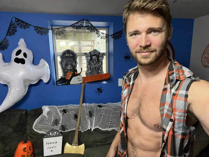 Online for Day 1 of the 6 day Halloween contest!! Let the Pumpkin Party Begin 🎃 Lumber Jack Jaden is