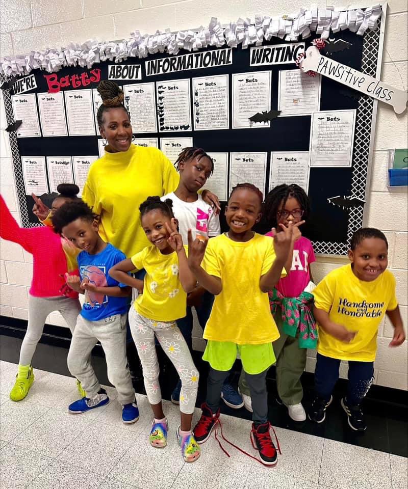 We shine bright without drugs <a href="/DES_HCS/">Dutchtown Elementary</a>! #RedRibbonWeek2023 #threetimesfast
