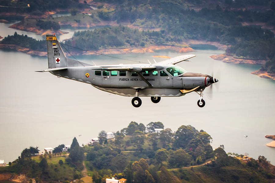 RevistaFAC's tweet photo. #TBT
En 1998, ingresaron a la @FuerzaAereaCol las tres primeras aeronaves #C208B Grand Caravan para el transporte de personal y carga. Entre 2002 y 2012 se adquirieron 14 aviones más configurados para misiones de inteligencia, reconocimiento y traslados/evacuaciones aeromédicas. https://t.co/lMWAAwxmeN