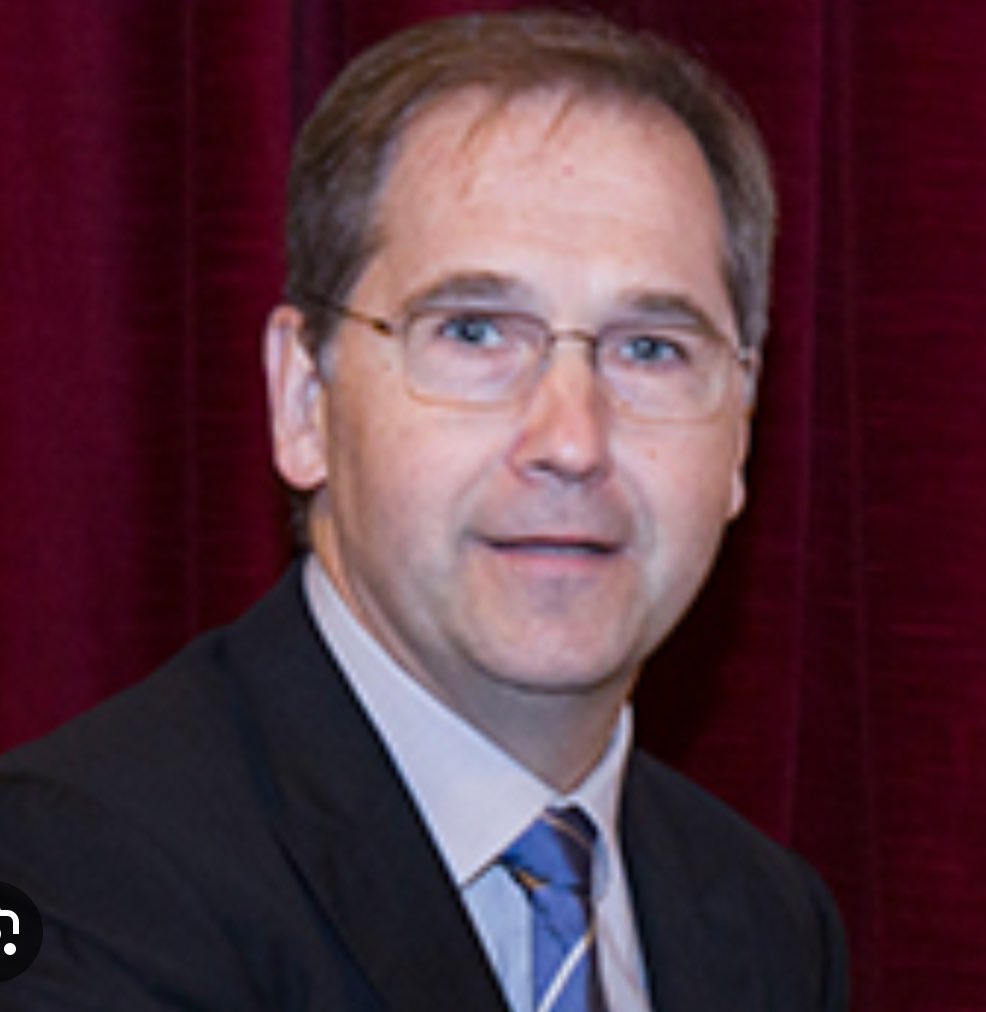 Avui  a las Palmas de Gran Canària el tortosí Lluis Caballol Angelats, professor de Dret Processal, i Síndic de la <a href="/UniBarcelona/">Universitat de Barcelona</a> ha estat elegit president  de la Conferencia Estatal de Defensorias Universitarias  <a href="/cedu_ES/">CEDU (Defensorías Universitarias)</a>     
Enhorabona Lluis !! 
#tortosa