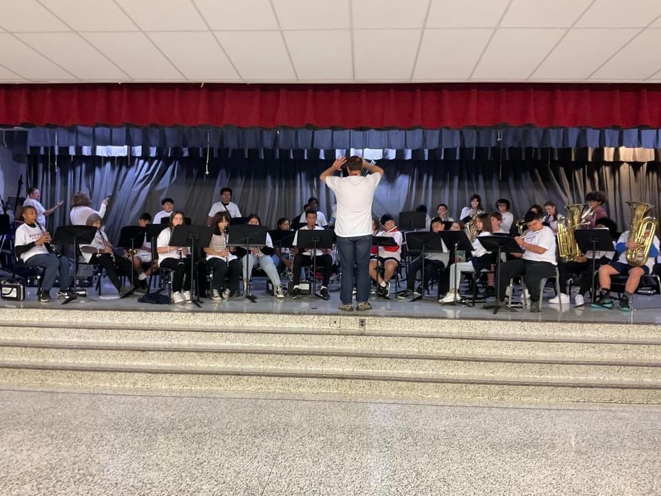 Great performance by the 8th grade band at todays GEAR-UP NY kick off at AMD! #OPride <a href="/OssiningSchools/">Ossining UFSD</a> <a href="/MrhochAMD/">Jared Hoch</a> <a href="/MrCharvet/">Louie Charvet</a> <a href="/nikkinover/">Nicole Mangiere Nover (she/her)</a> <a href="/OUFSD_Arts/">Kate Mathews</a>